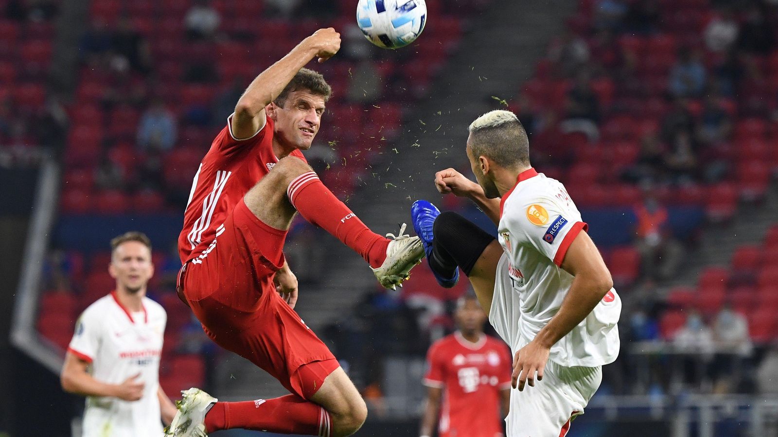 Müller, en un lance ante Joan Jordán.