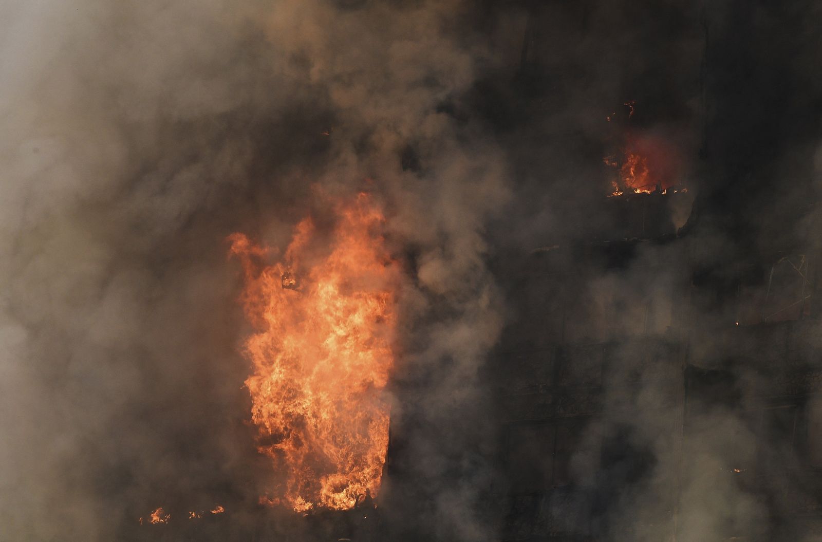 El espectacular incendio de Londres, en imágenes