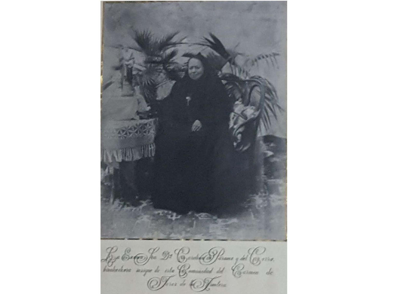 La leyenda bajo esta fotografía dice: "La Excma. Sra. Dña. Carolina Páramo y del Corro bienhechora mayor de esta Comunidad del Carmen de Jerez de la Frontera".