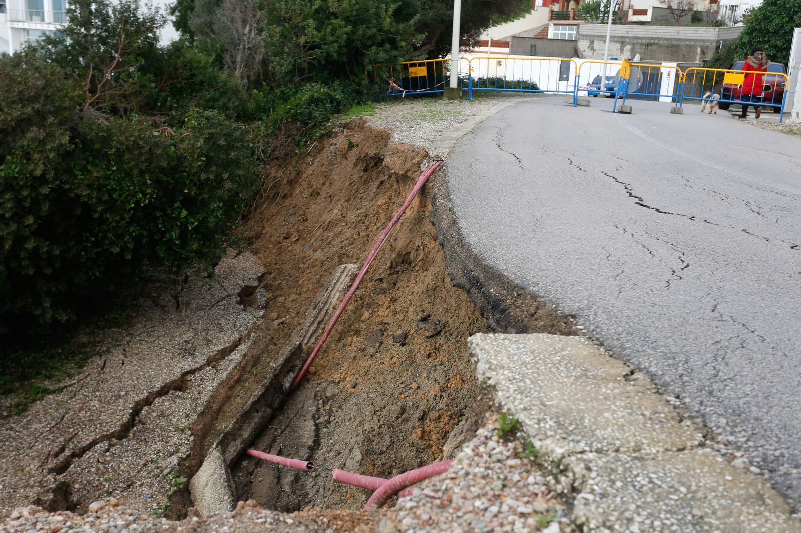 Las fotografías de los desprendimientos en varias calles de la urbanización El Faro, en Algeciras
