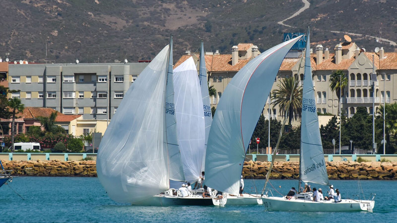 Algunas de las embarcaciones participantes en el Andaluz de J80, en La Línea