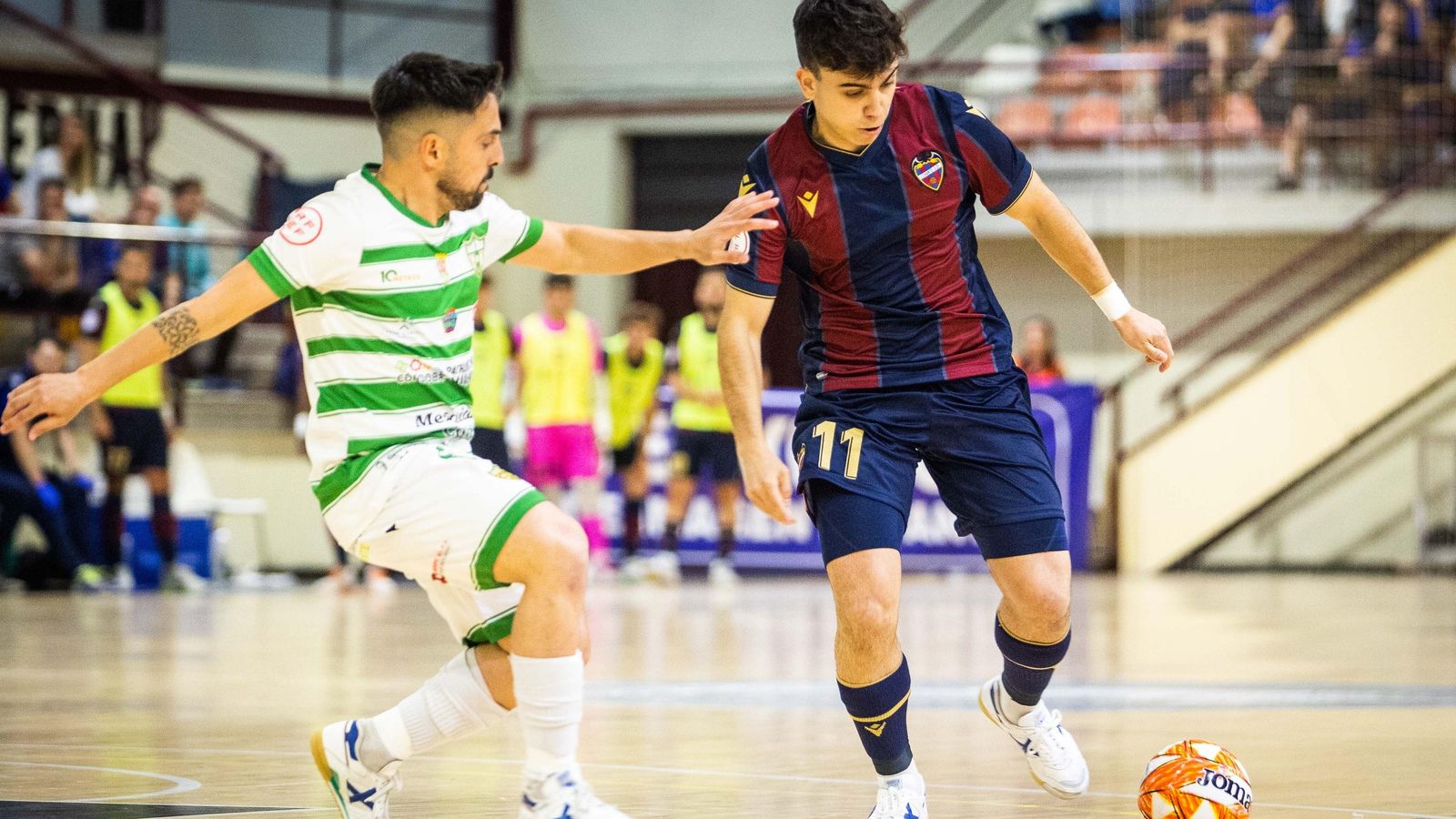 Jesulito presiona al granota Pachu.