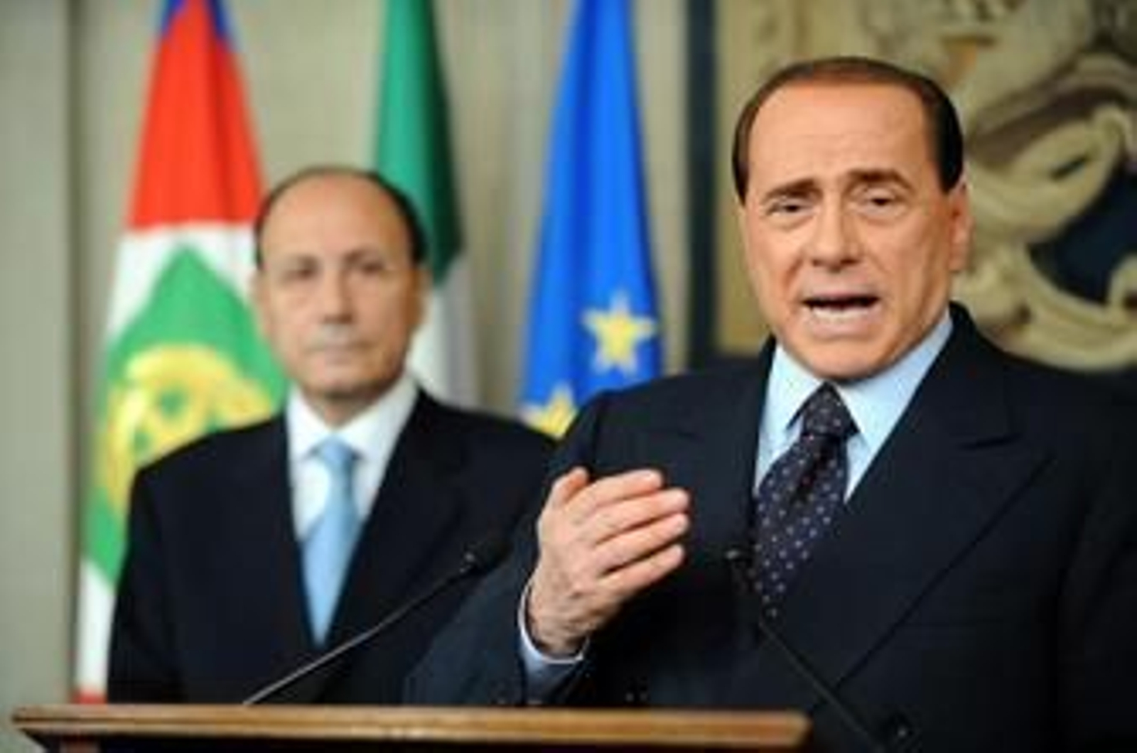 Berlusconi expone sus posiciones después de entrevistarse, ayer, con Napolitano.