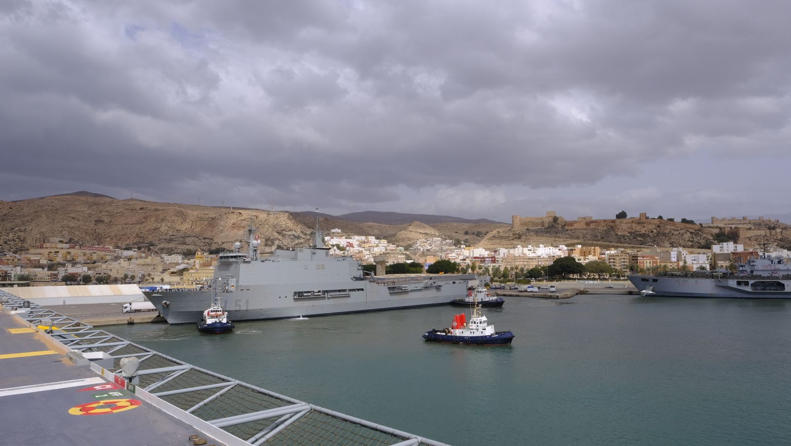 Fotogalería de la visita al portaaviones Juan Carlos I. Puerto de Almería.