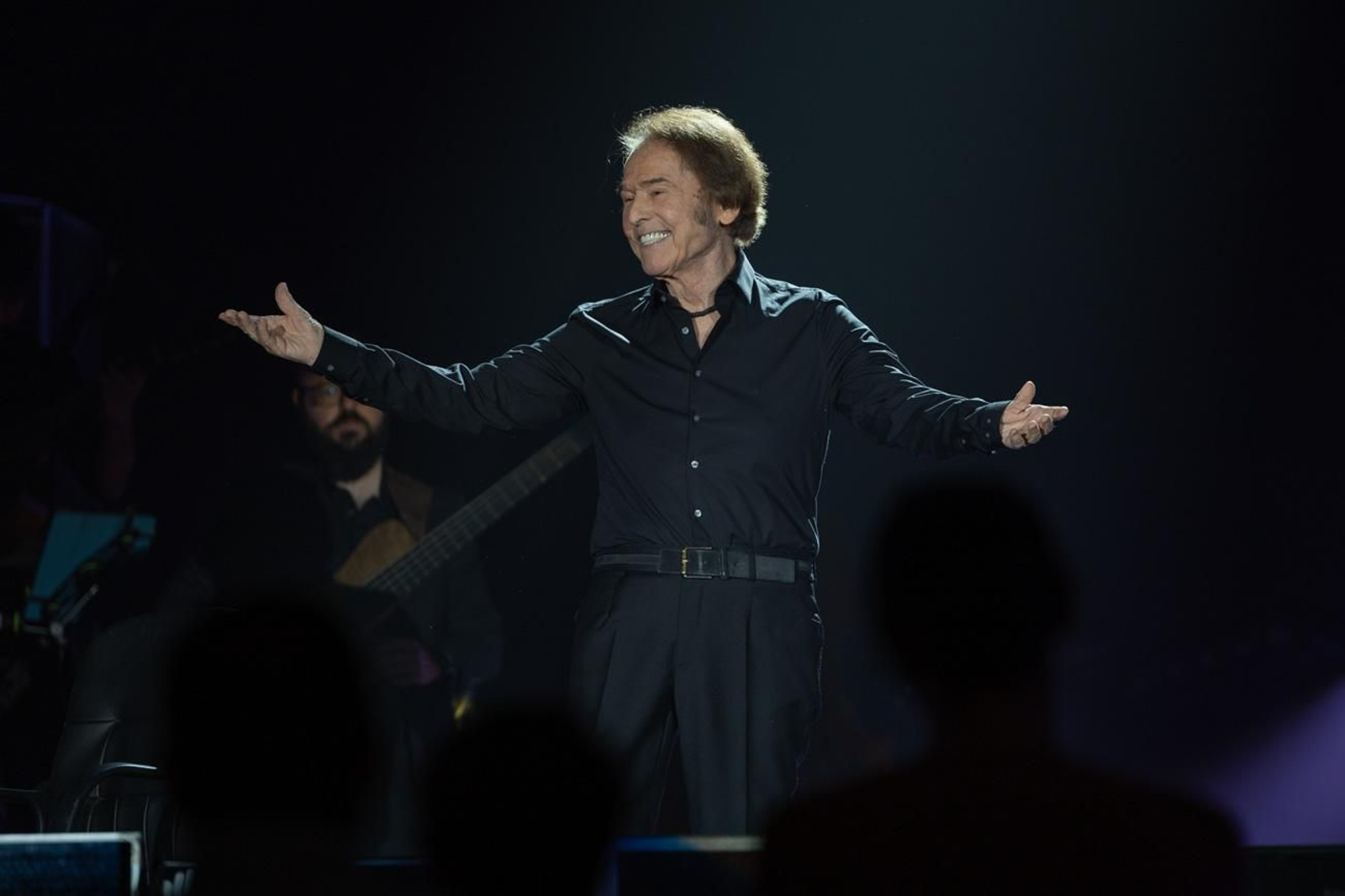 Así se disfruta en Jaén del concierto de Raphael, "Raphaelísimo"