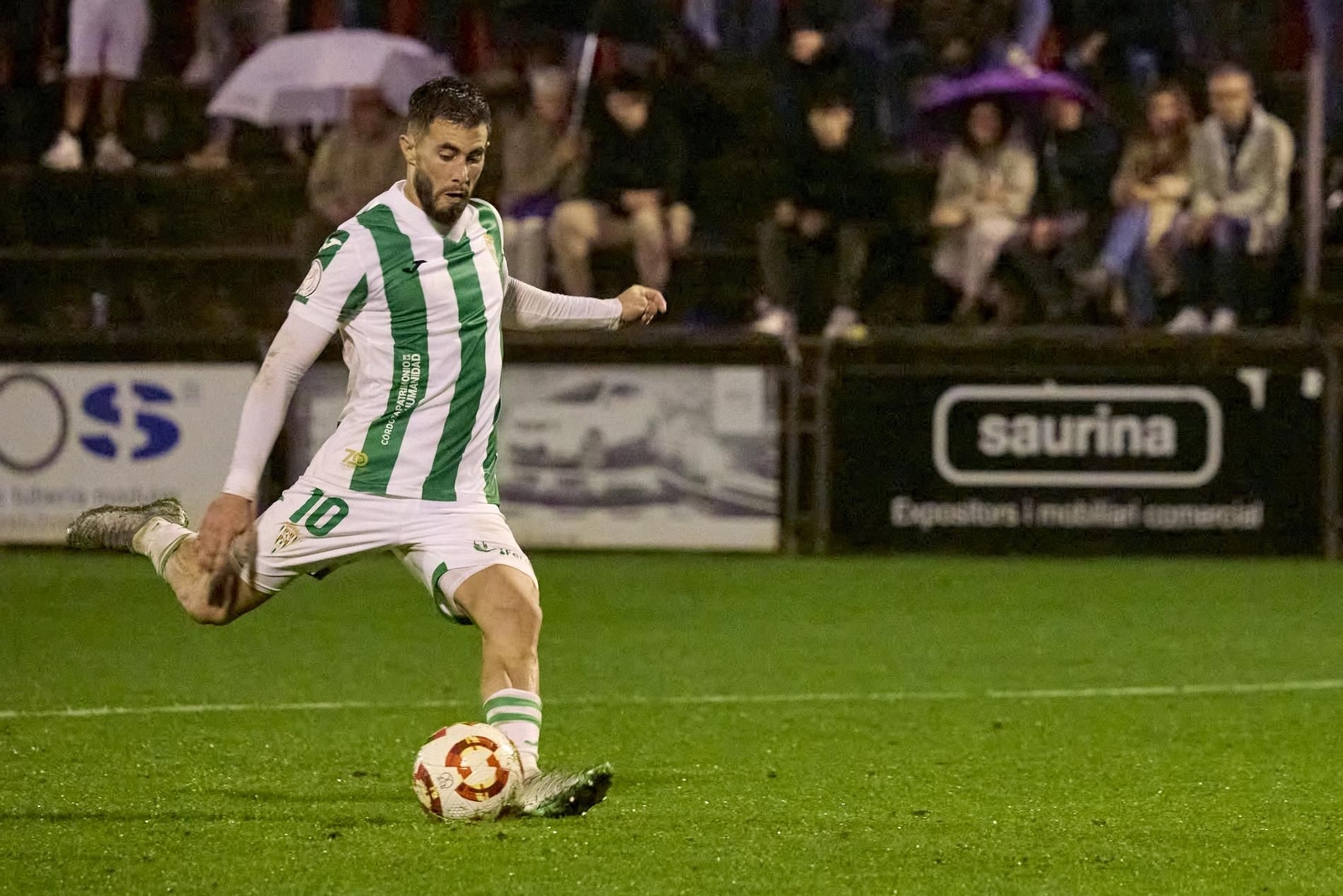 Las mejores fotos de la derrota del Córdoba CF en Olot en la Copa del Rey
