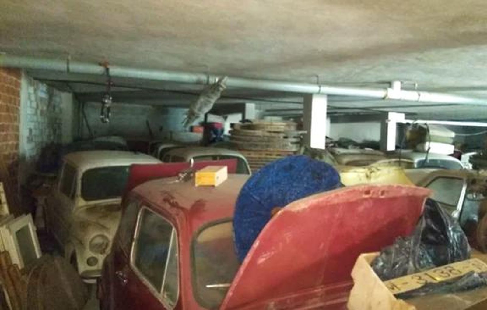 El lote de 29 SEAT 600 puesto en venta por un usuario en Wallapop