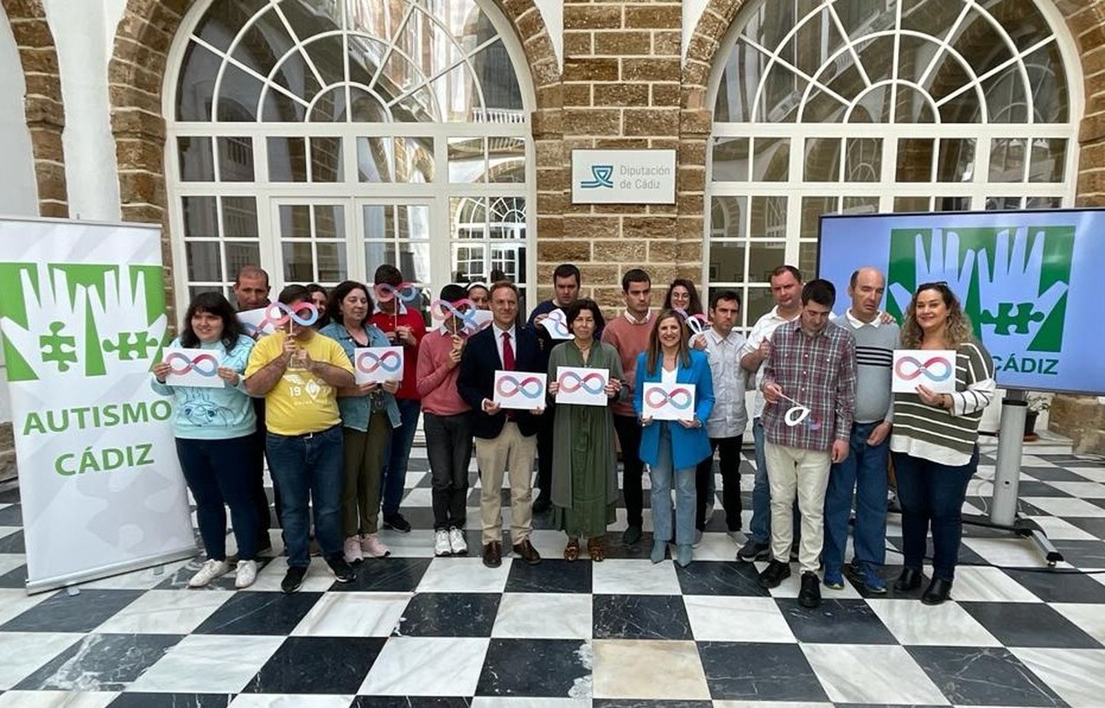 Foto de grupo del acto que ha tenido lugar este viernes.
