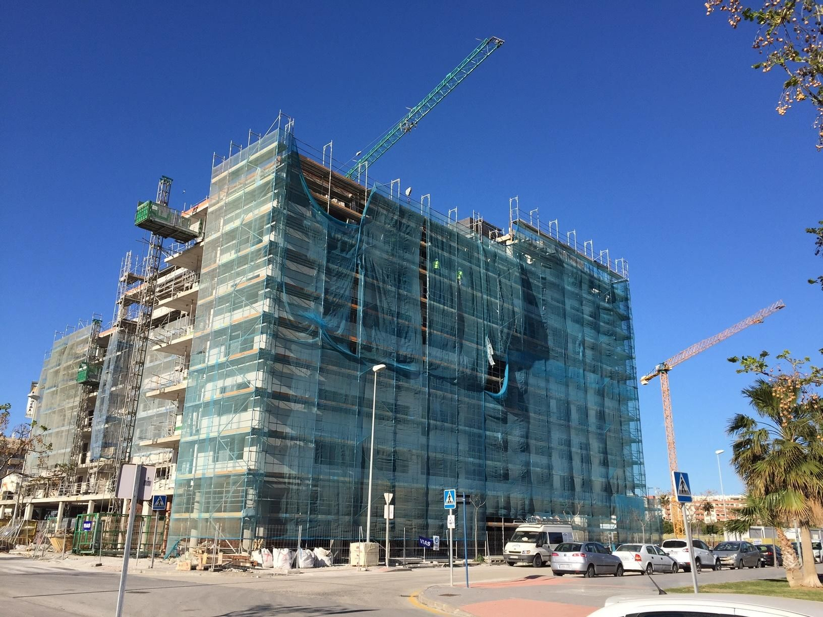 Un edificio de viviendas en obras en la capital malagueña