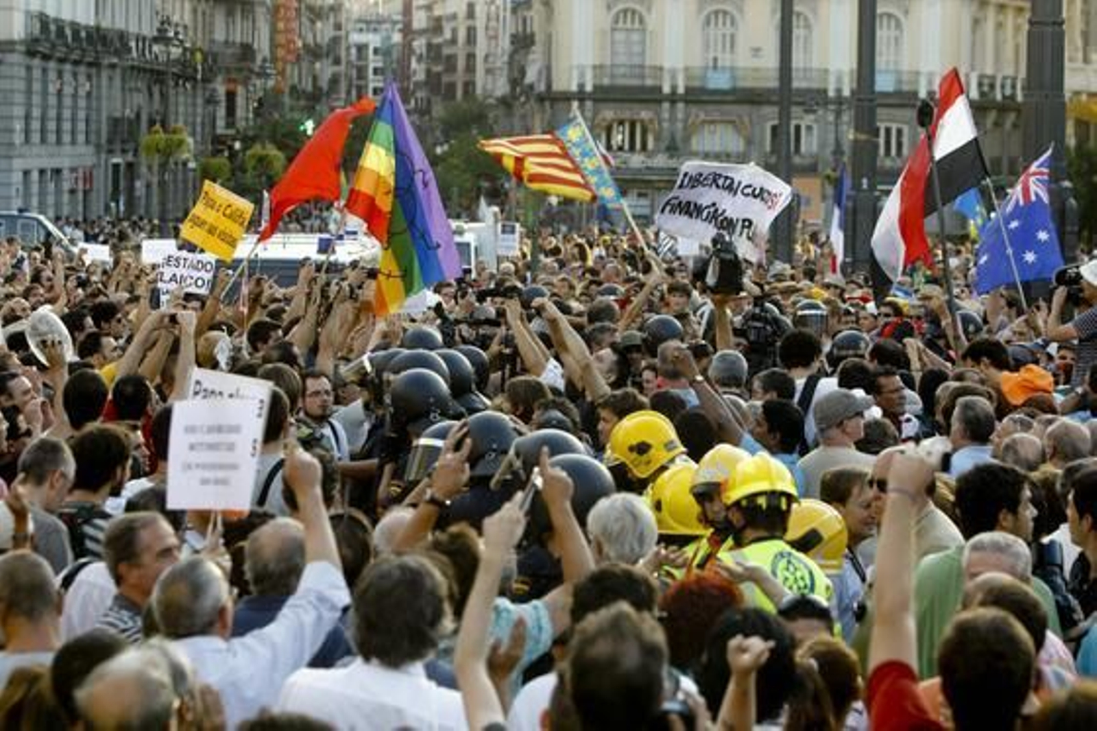 Manifestación contra la visita del Papa.

Foto: efe