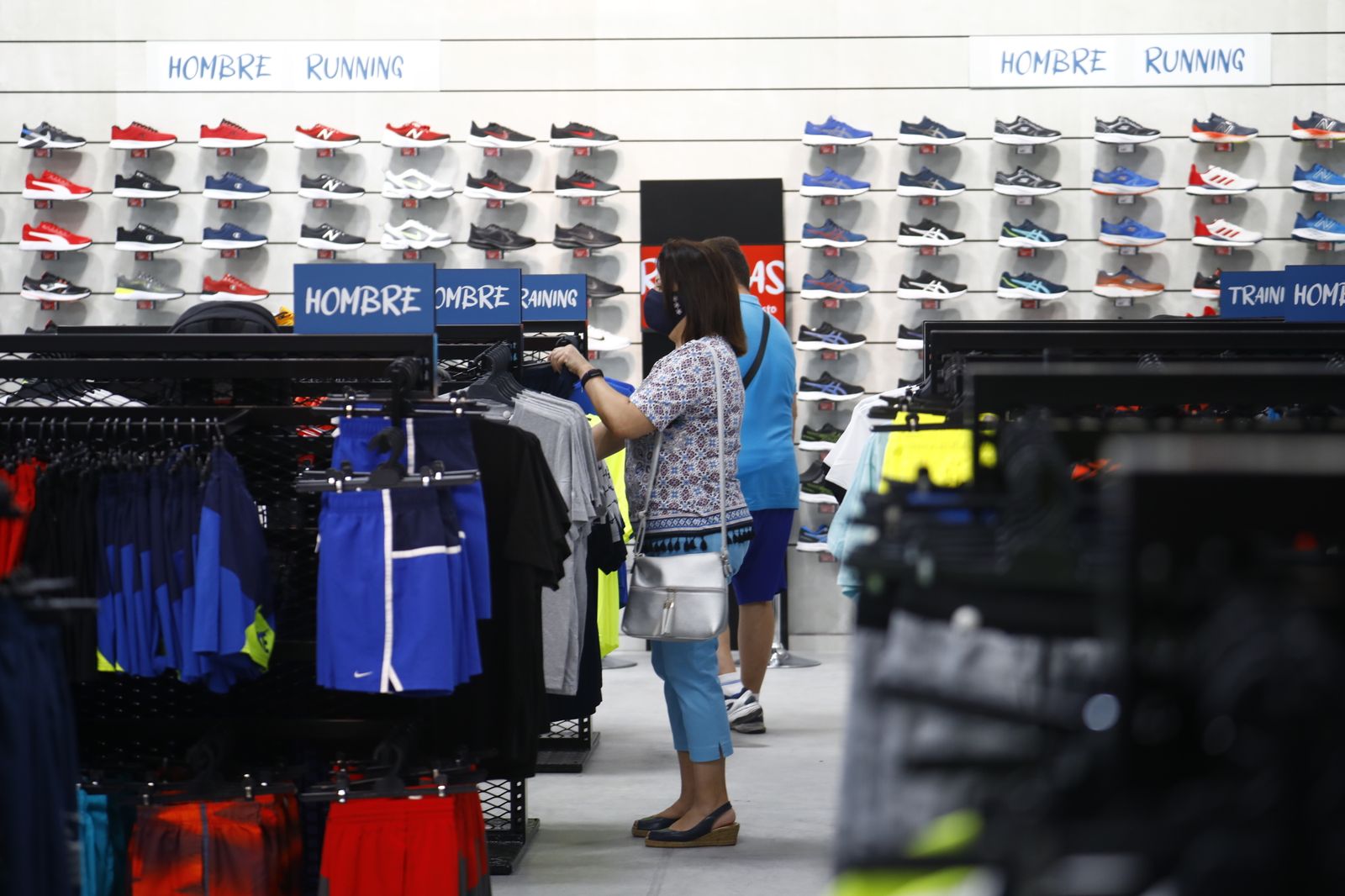 Día de apertura en el parque comercial Los Patios de Azahara de Córdoba, en imágenes