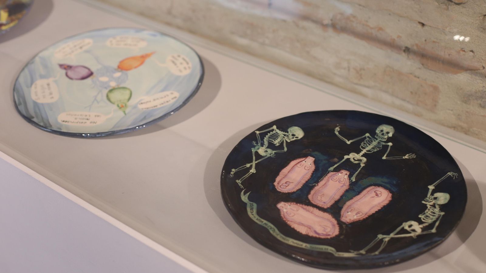 Platos policromados por Curro González en el Centro de la Cerámica de Triana.