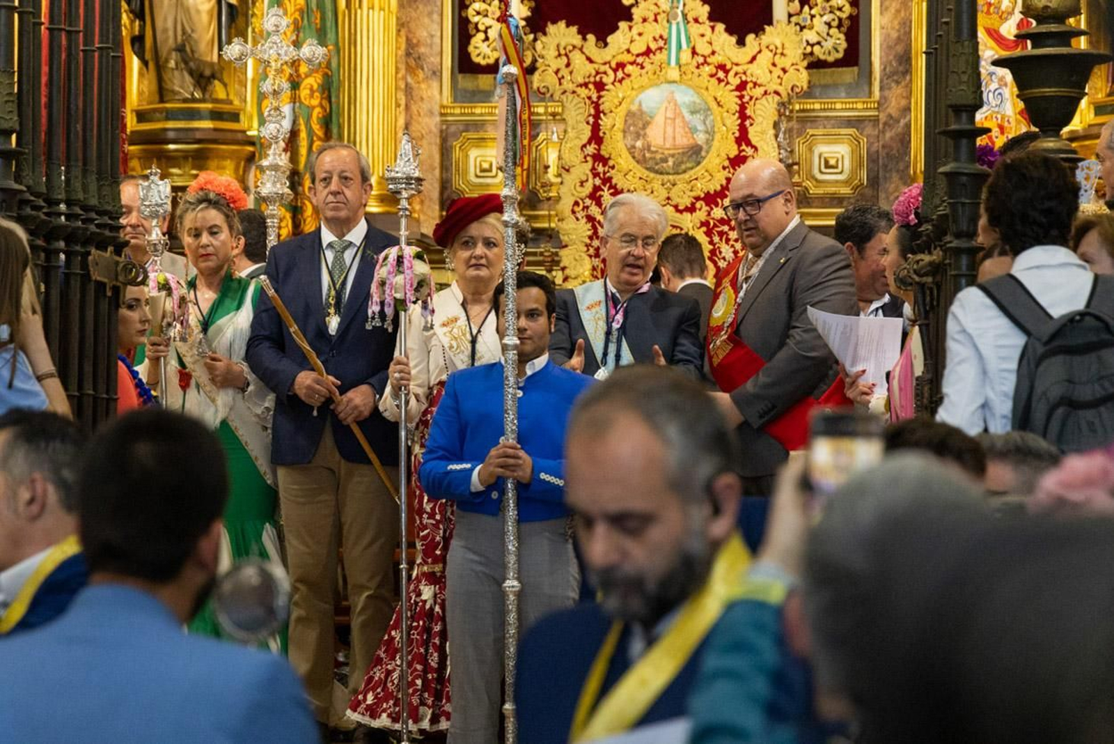Miles de romeros acuden al encuentro de la Virgen de la Cabeza en su romería