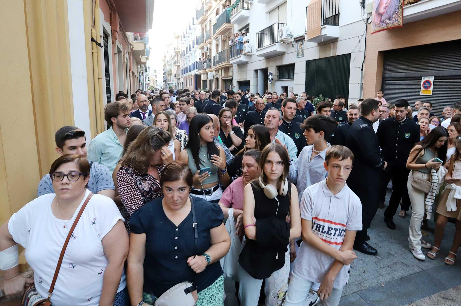 Imágenes de la procesión de la Virgen de la Amargura por las calles de Huelva