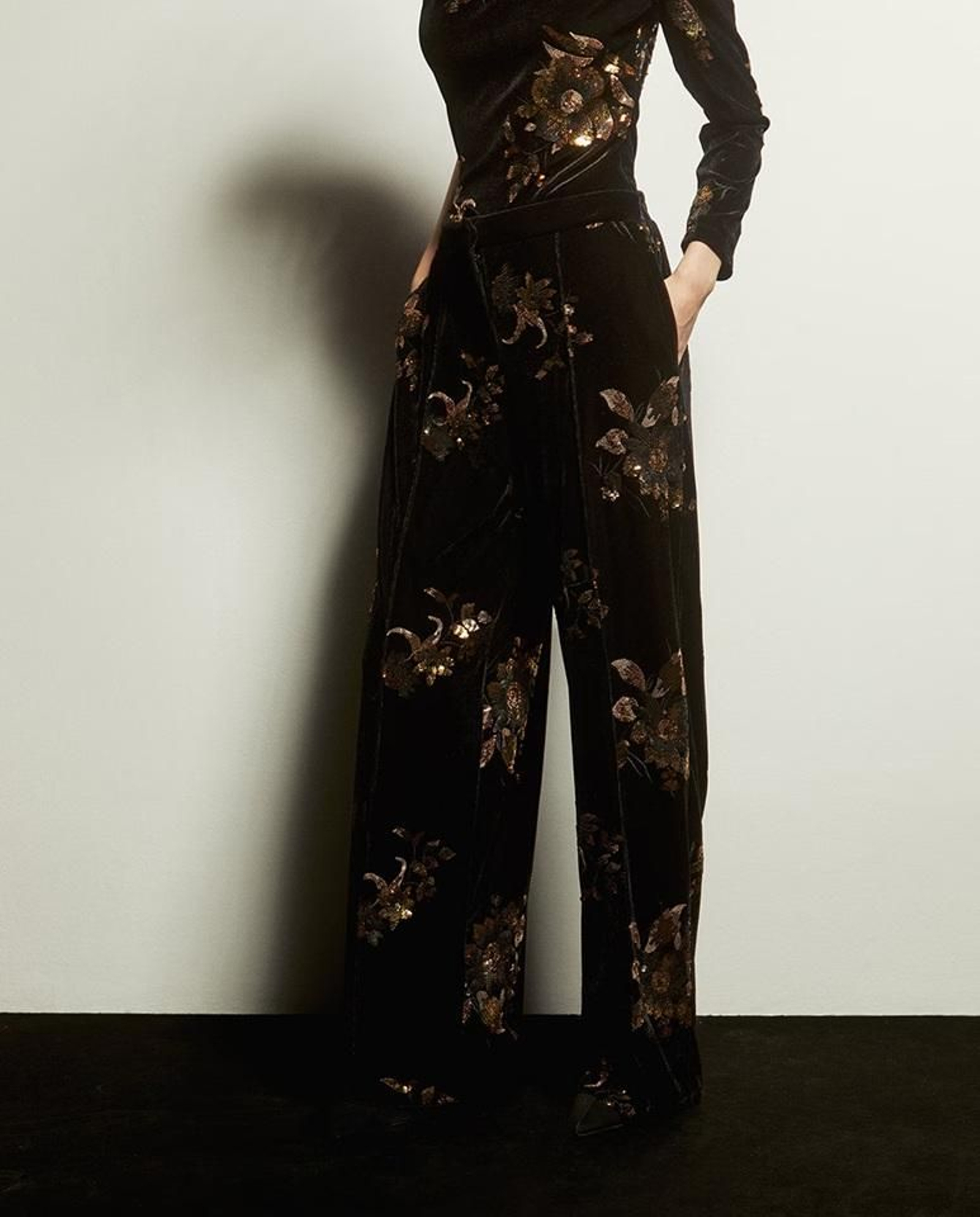 Pantalones bordados de lentejuelas de Sfera.