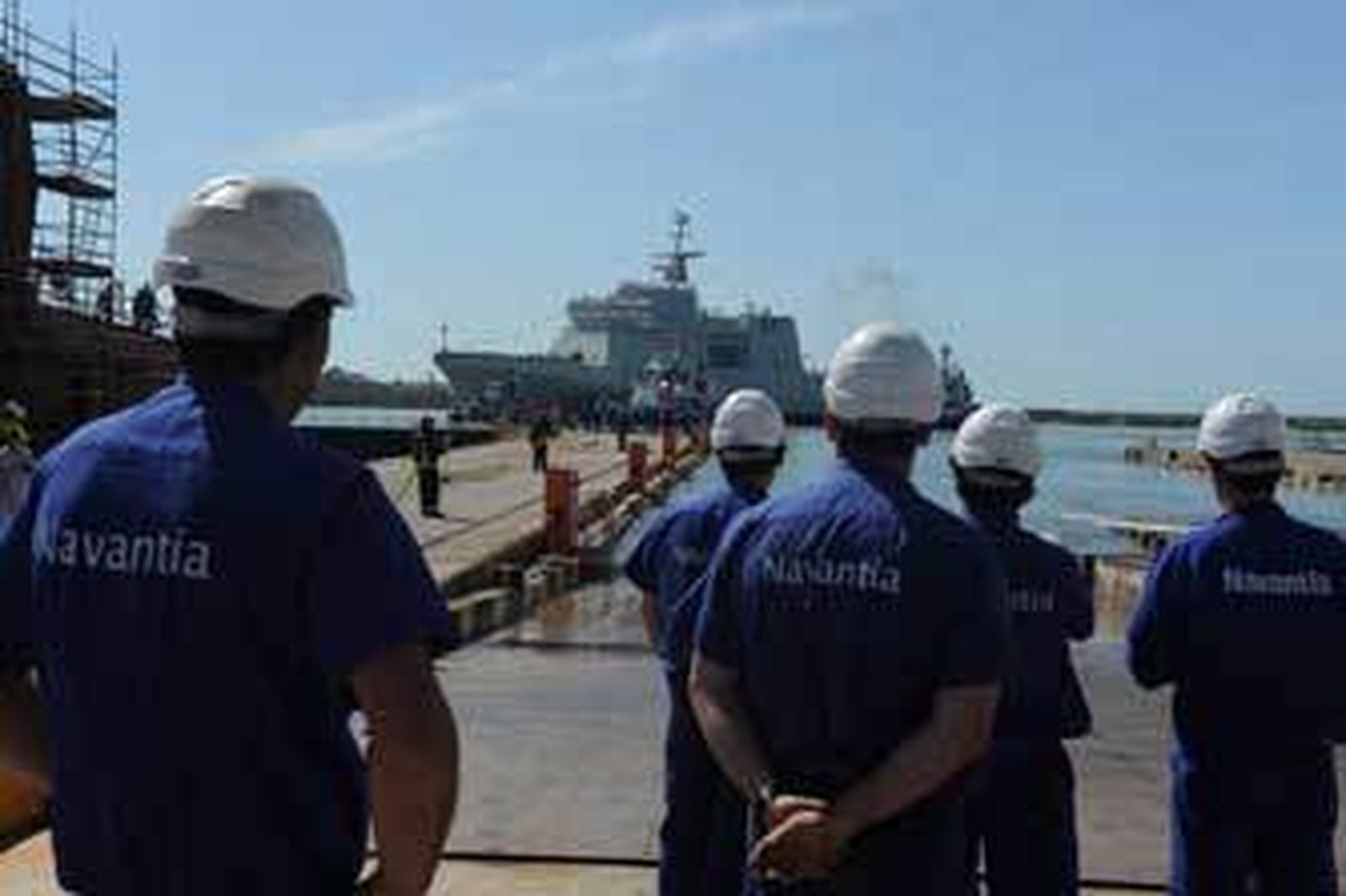 Empleados de Navantia en San Fernando, en la botadura de uno de los cuatro BAM construidos en la primera fase.