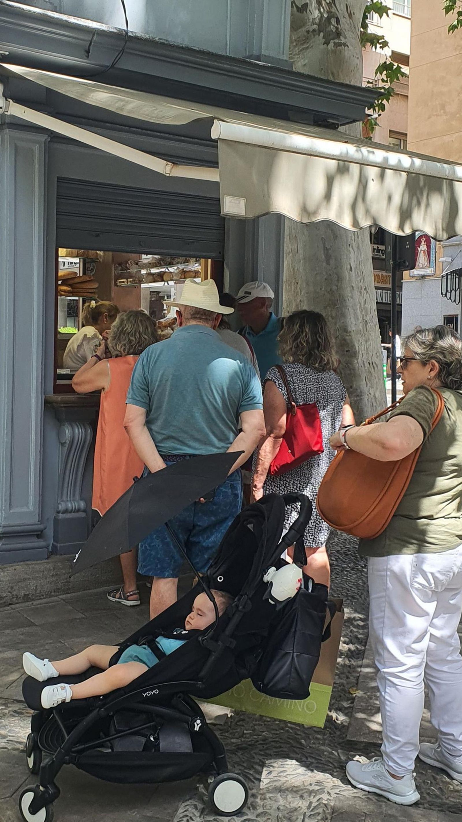 Geni siempre tiene cola