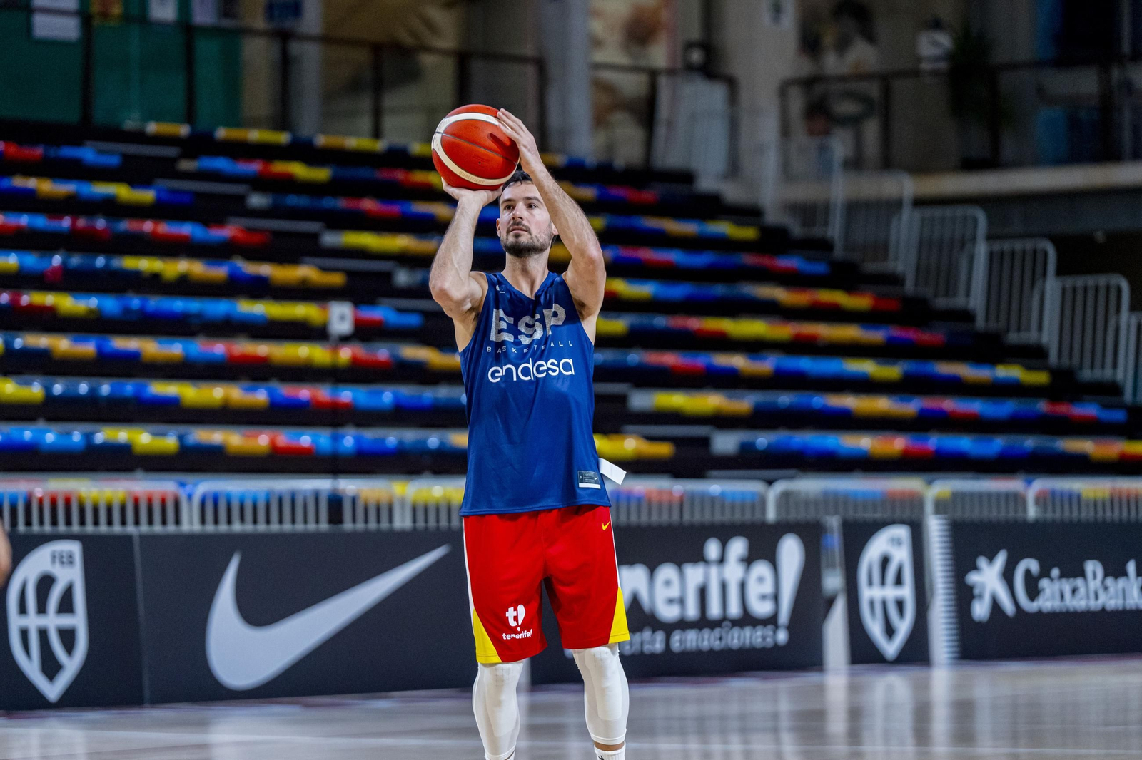 Alberto Díaz, Francis Alonso y Paco Aurioles, en la primera España de Chus Mateo