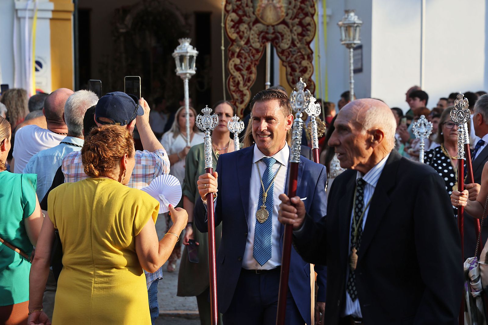 Imágenes del Rosario Jubilar rociero celebrado por las 25 hermandades filiales de la Matriz de Almonte en La Merced