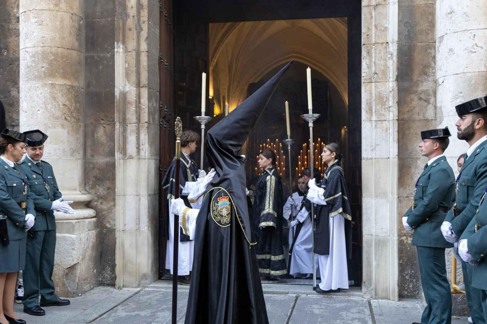 Las cofradías de la Vera Cruz, Expiración y Gran Poder lucen sus cortejos en la calle