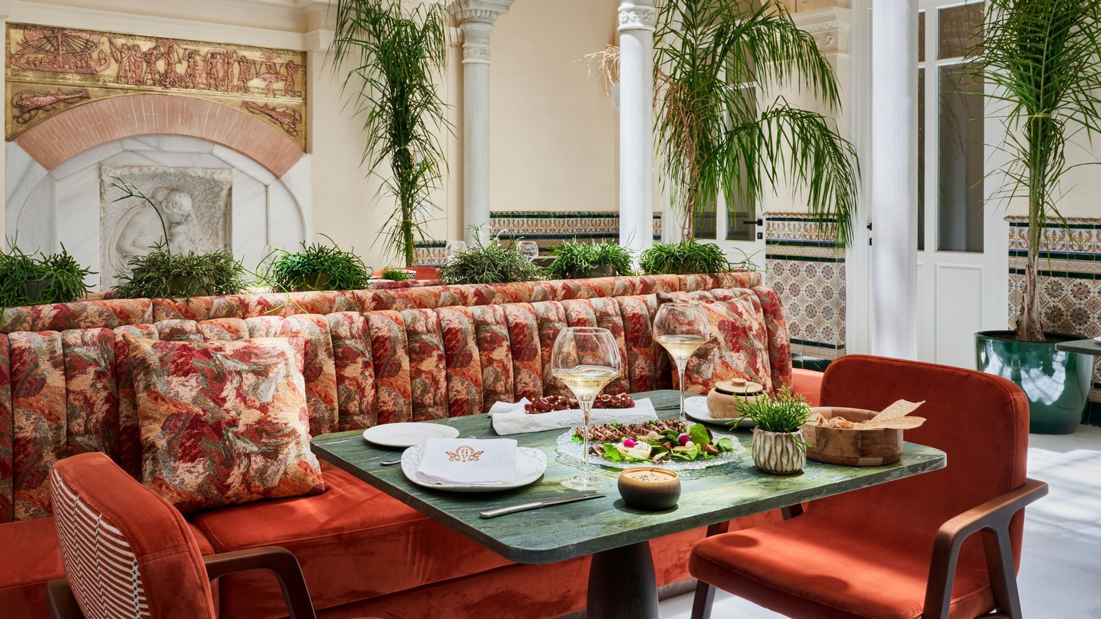 Imagen del restaurante, en el corazón de un edificio histórico. Imagen del restaurante, en el corazón de un edificio histórico.