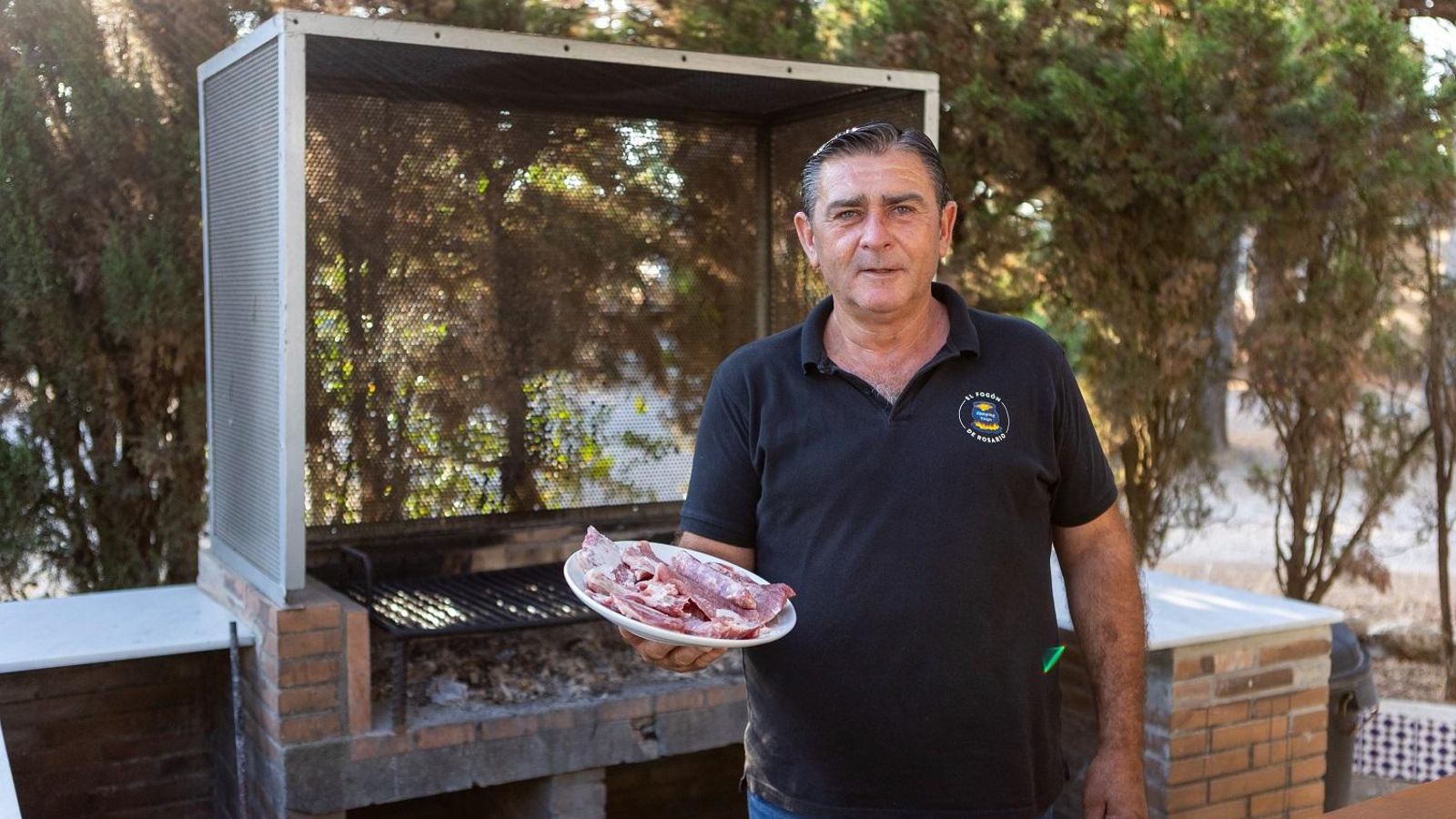 José Ángel pone toda la carne en el asador para que puedas saborear la excelencia gastronómica de Conil en TAIGA