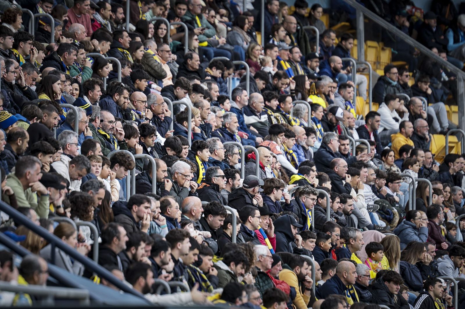 Búscate entre las imágenes del partido de fútbol Cádiz CF - UD Almería