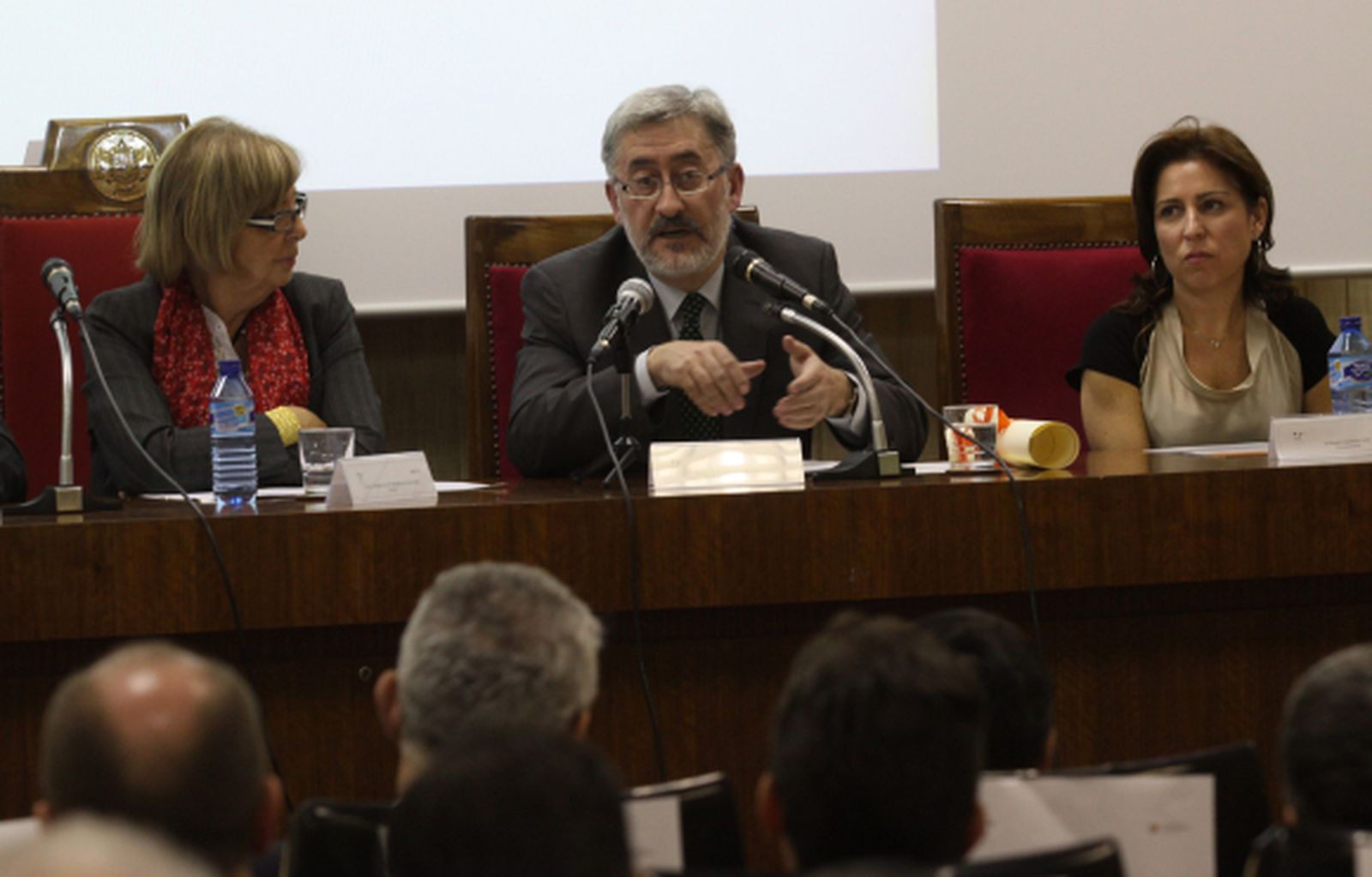 Ávila es nombrado Alumno de Honor de Económicas