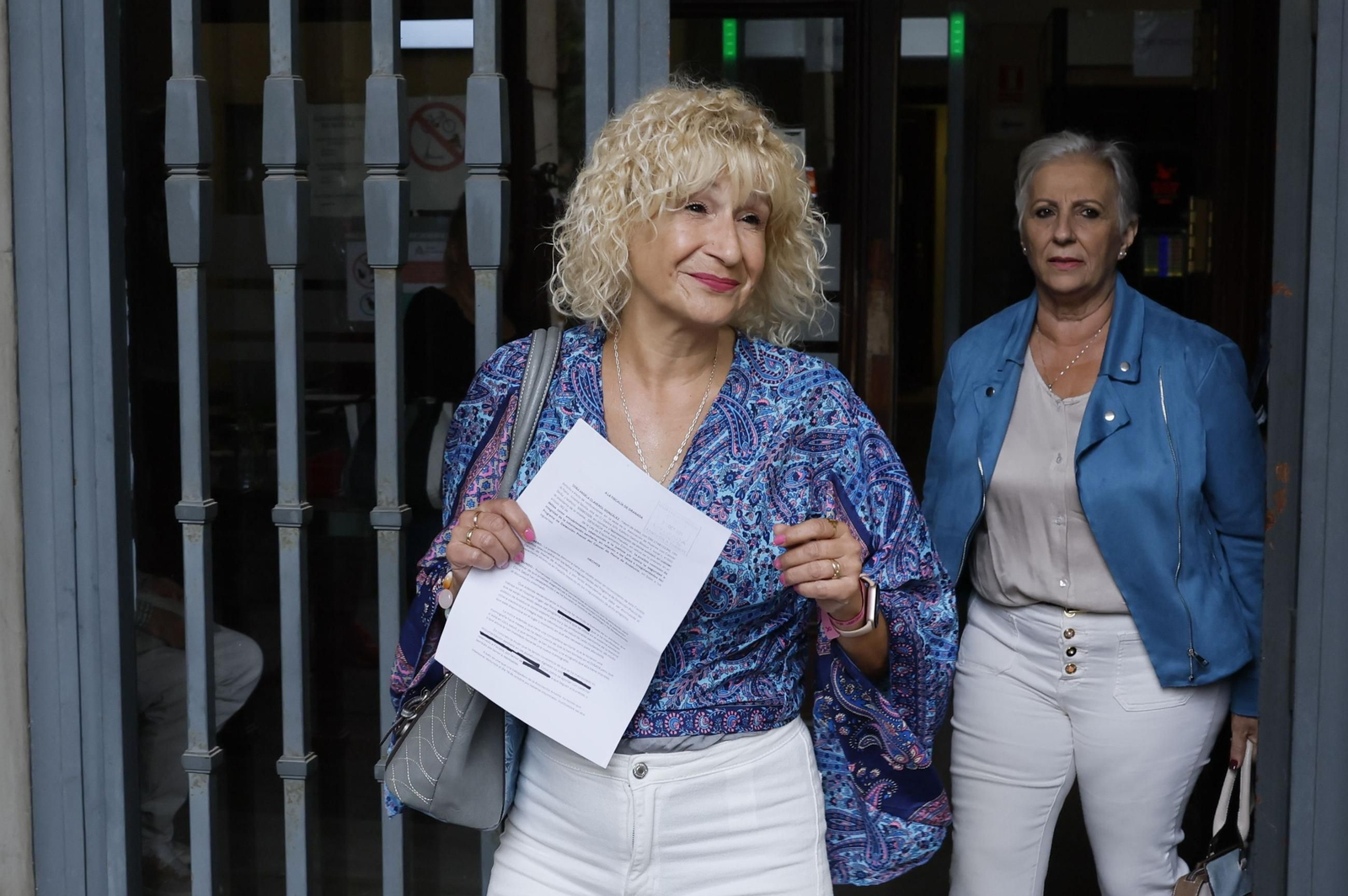 La presidenta de Amama, Ángela Claverol, registra en la Fiscalía una denuncia contra la Junta de Andalucía.