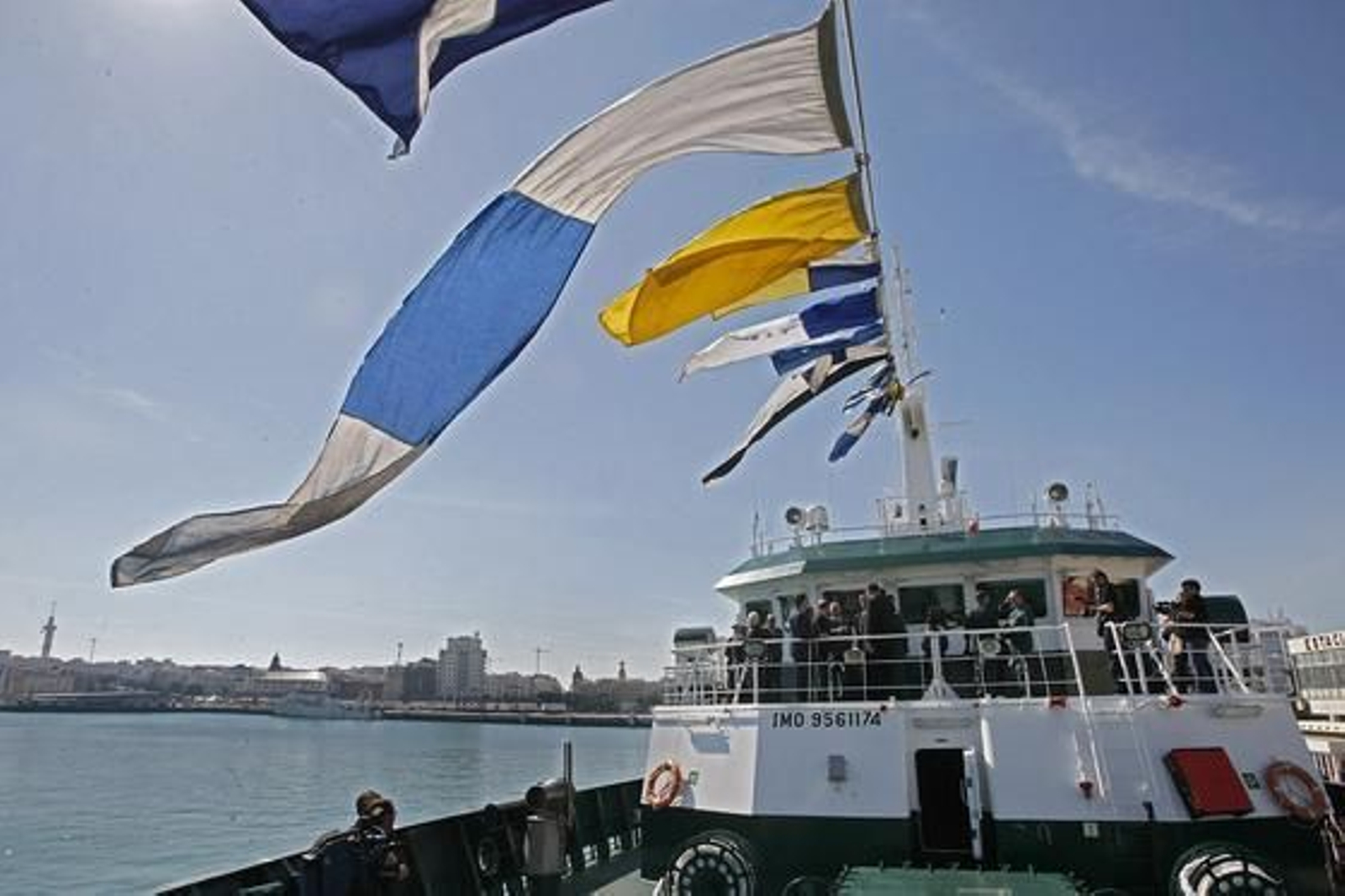 El vicepresidente primero del Gobierno y ministro del Interior, Alfredo Pérez Rubalcaba, ha presentado la patrullera 'Río Segura' "buque insignia" del Servicio Marítimo de la Guardia Civil./José Braza

Foto: Jos?raza