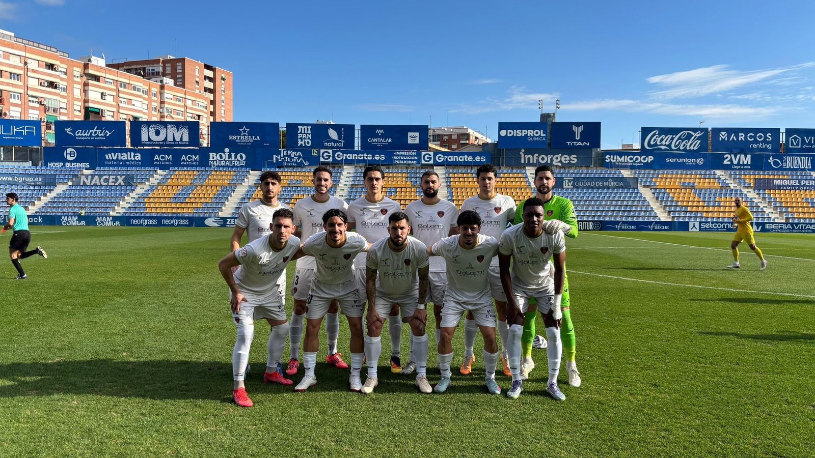 Formación inicial del Salerm ante el UCAM Murcia.