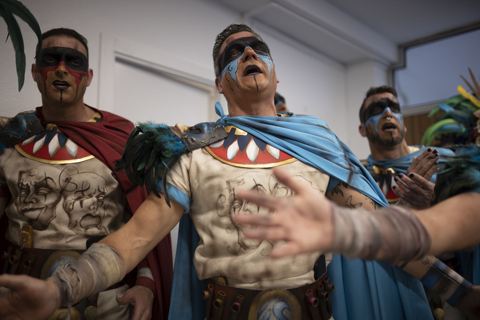 Imágenes de la actuación de la comparsa de Bollullos "El sacrificio" en el Carnaval Colombino