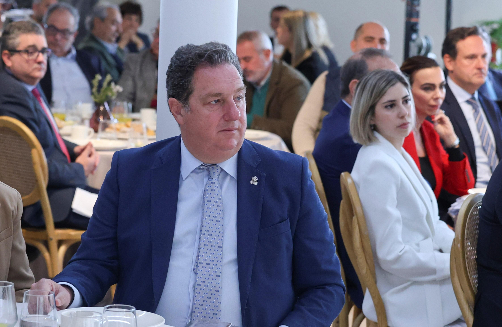 Las fotos que deja el desayuno-coloquio con el alcalde de Vélez-Málaga