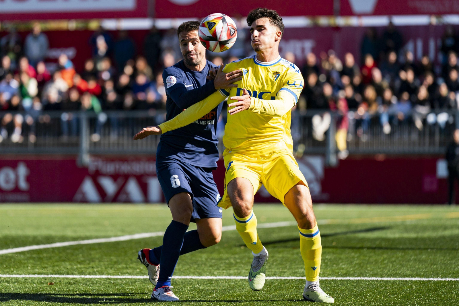 Las imágenes del Badalona Futur-Cádiz CF