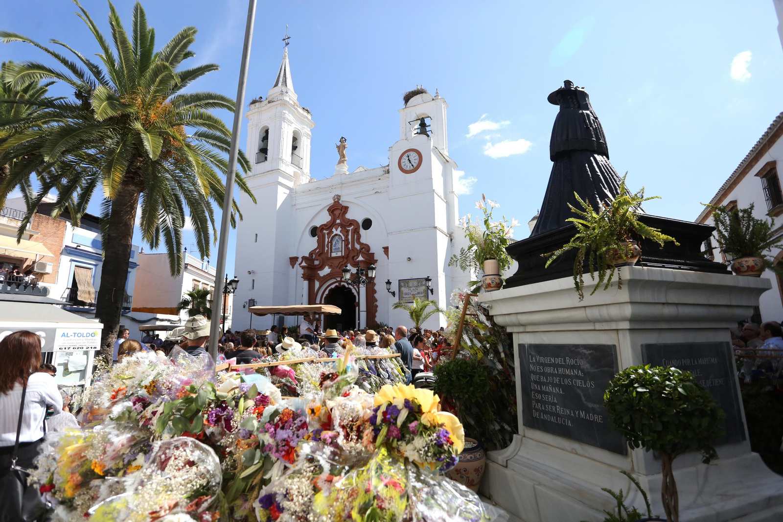 Imágenes de la Hermandad Matriz de Almonte en El Rocío 2019