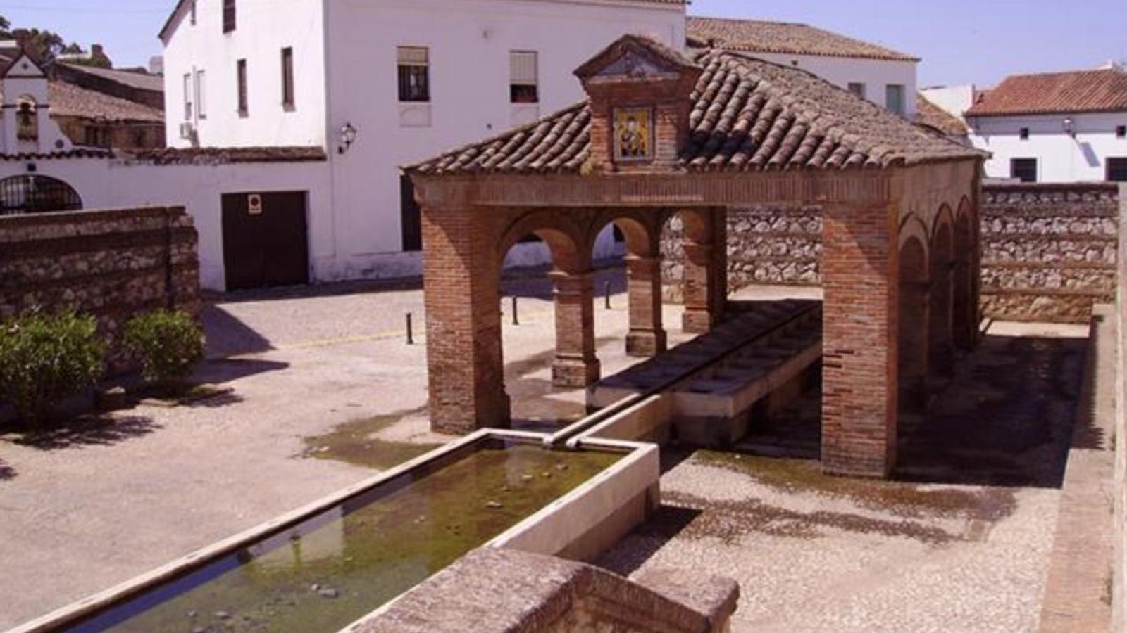 Fuente del Concejo, obra del arquitecto Aníbal González Fuente del Concejo, obra del arquitecto Aníbal González