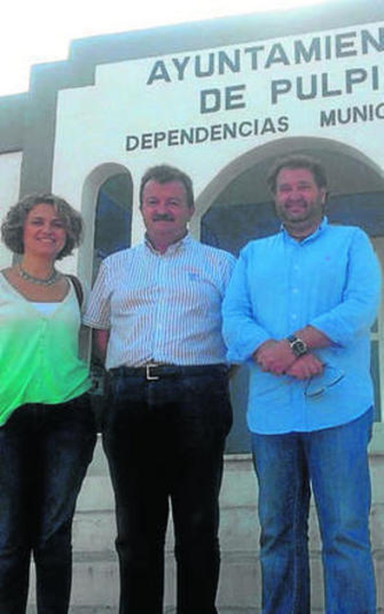 Alcalde y ediles durante la apertura.