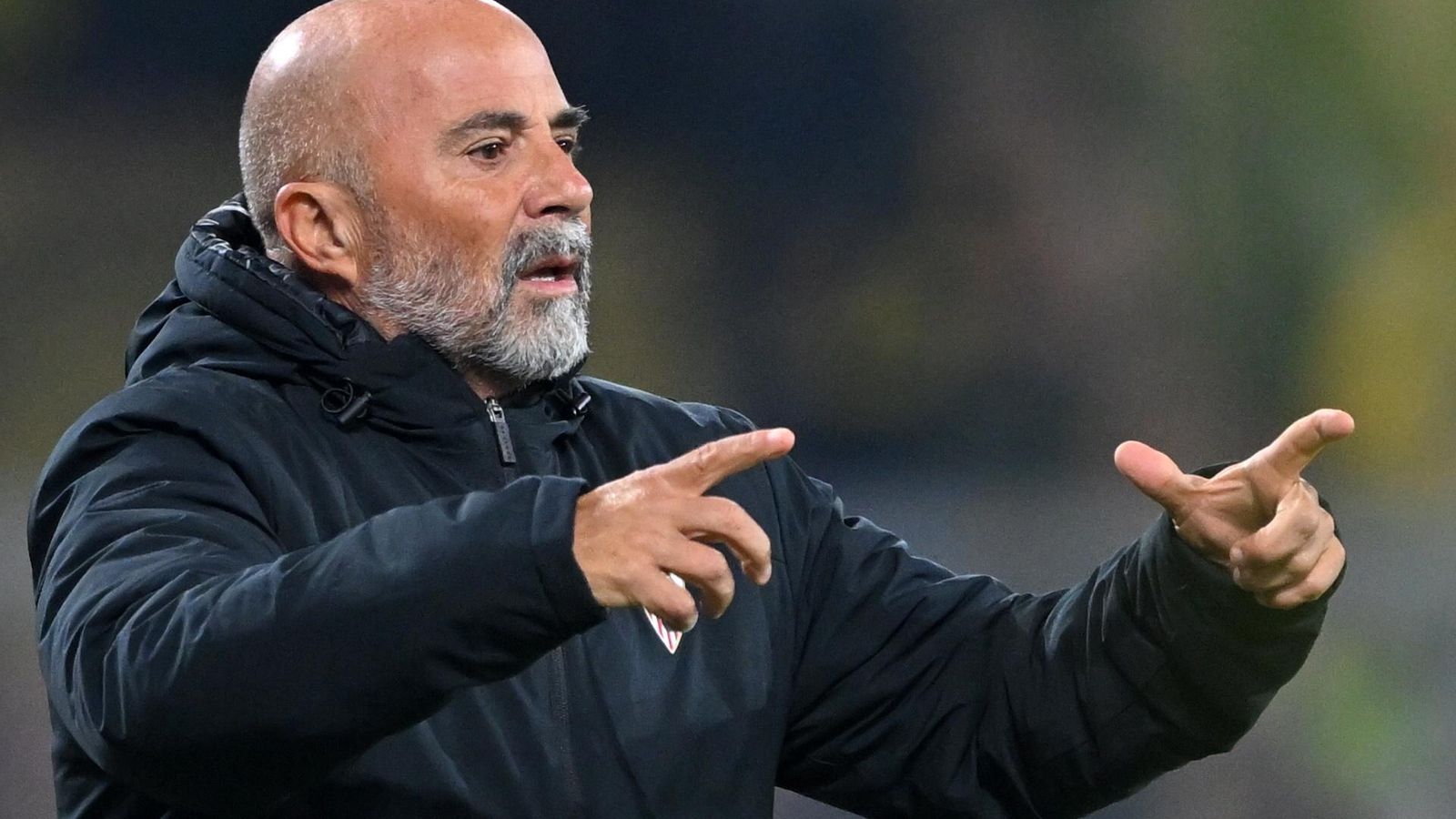 Sampaoli realiza un gesto técnico en el Westfalenstadion.