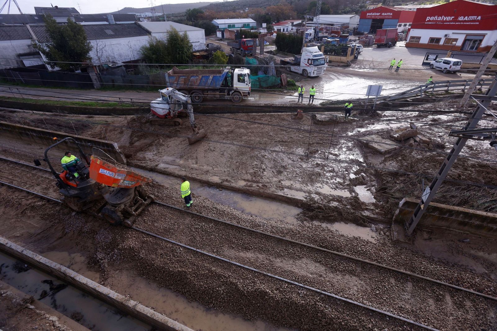 Caída de un muro de contención en Villa del Río