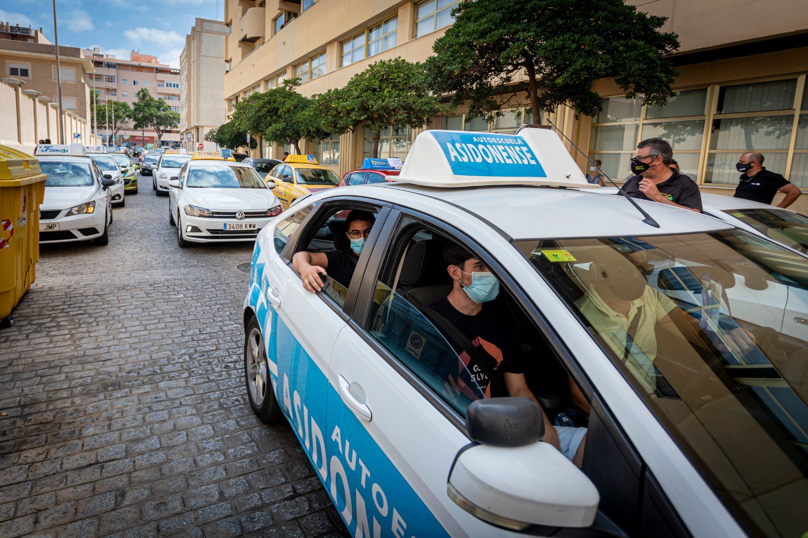 Cararavana-Protesta de las autoescuelas en Cádiz