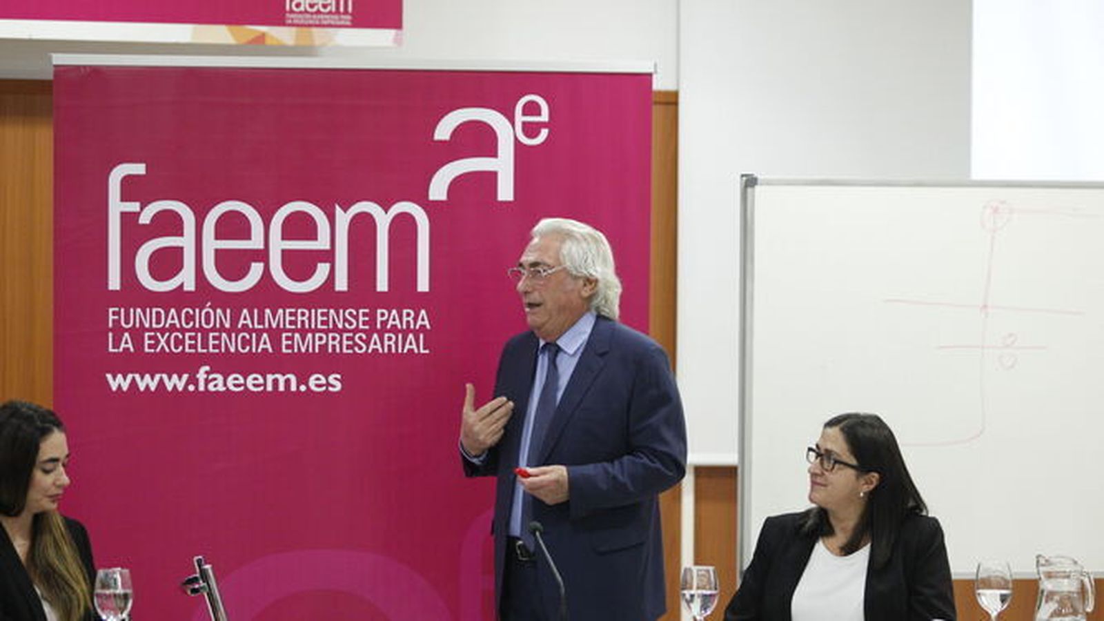 Manuel Lao en una visita a la Cámara de Comercio en Almería.