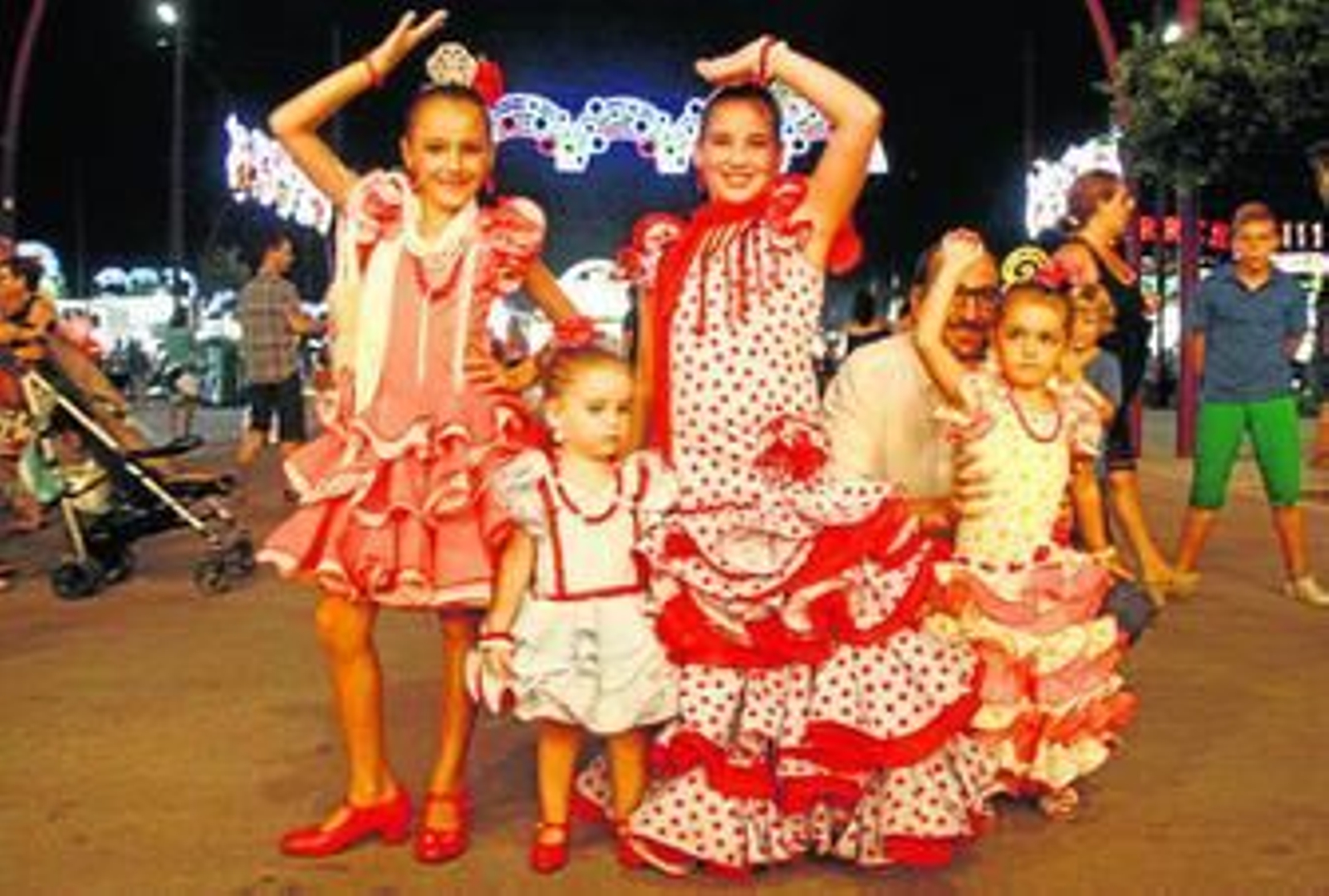 Paula, Sara, Lucía y Elena, las más flamencas del Real el lunes por la noche. No se puede tener más arte.