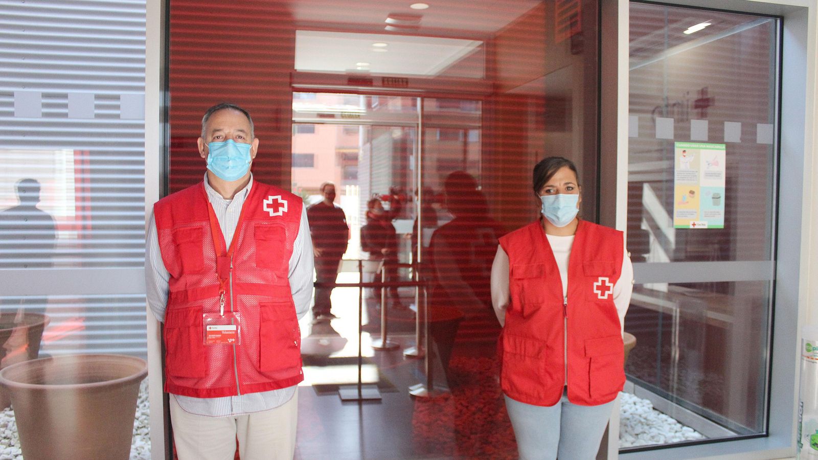Wilfredo Montero y Nerea Casas, voluntarios de Cruz Roja Córdoba. Wilfredo Montero y Nerea Casas, voluntarios de Cruz Roja Córdoba.