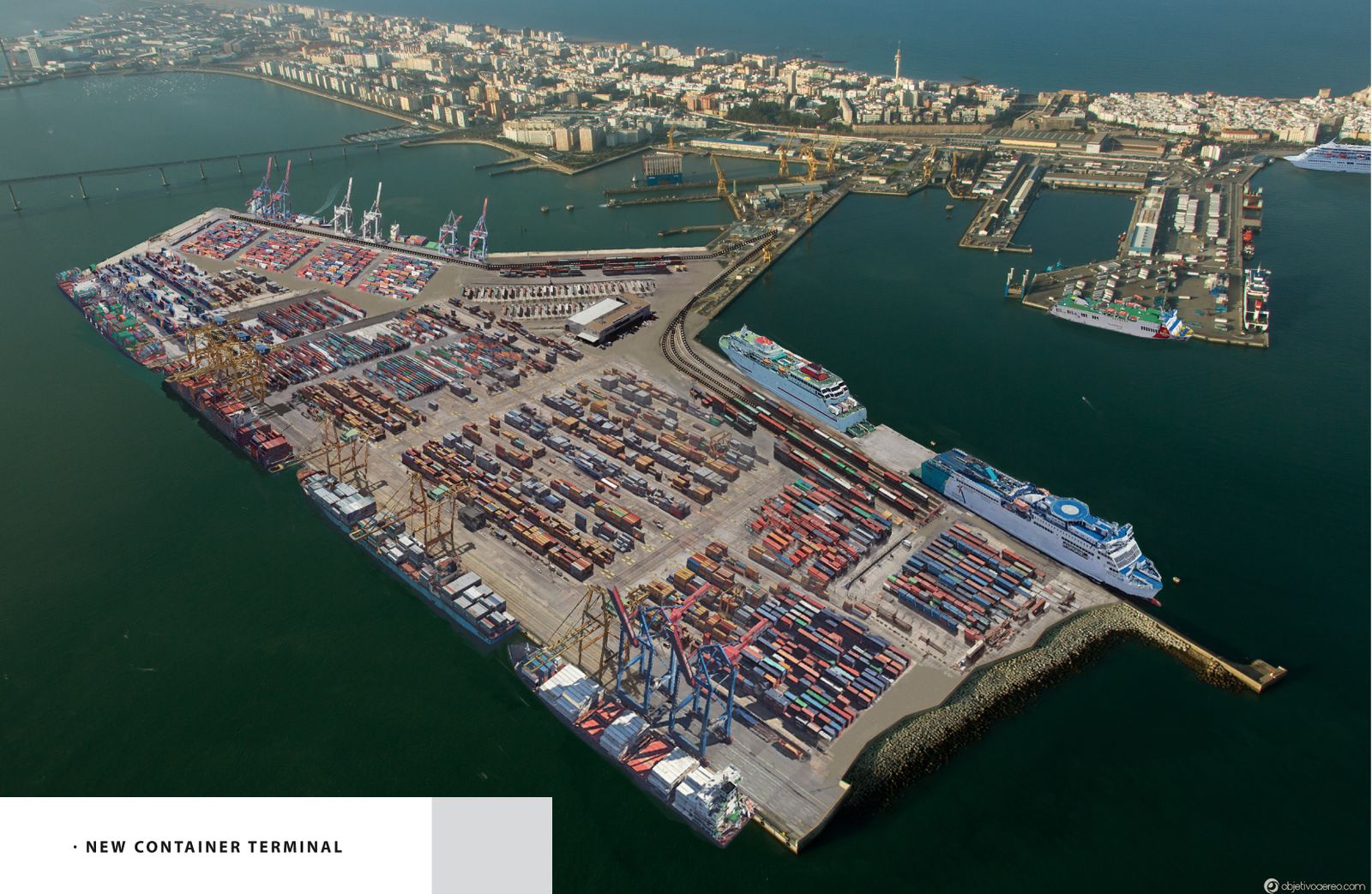 Recreación de cómo será la futura terminal de contenedores una vez superadas todas las fases