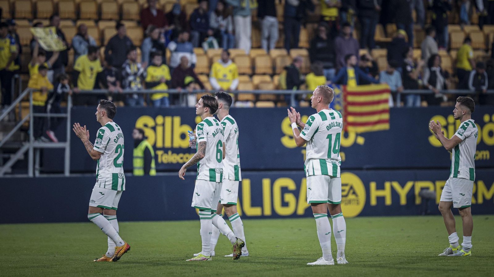 Búscate entre las imágenes del partido de fútbol entre Cádiz CF y Córdoba CF