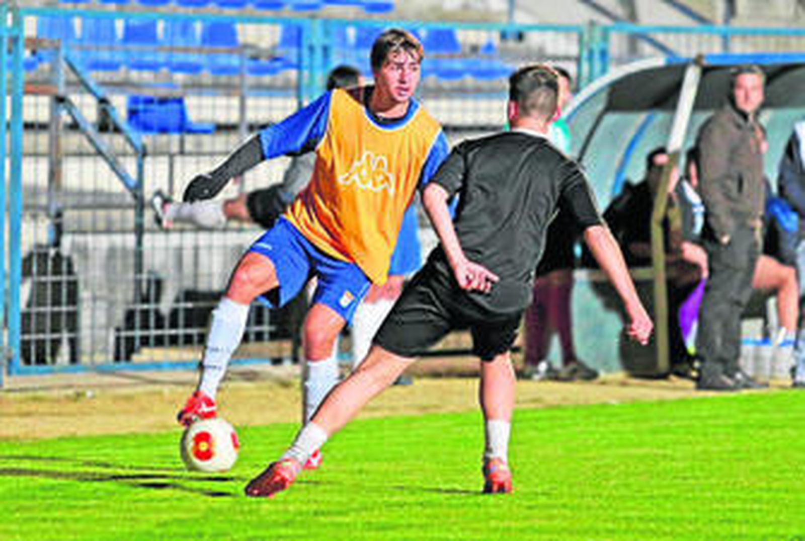 Luiz Fernando anotó dos de los tantos de la goleada azulina a los mayistas.