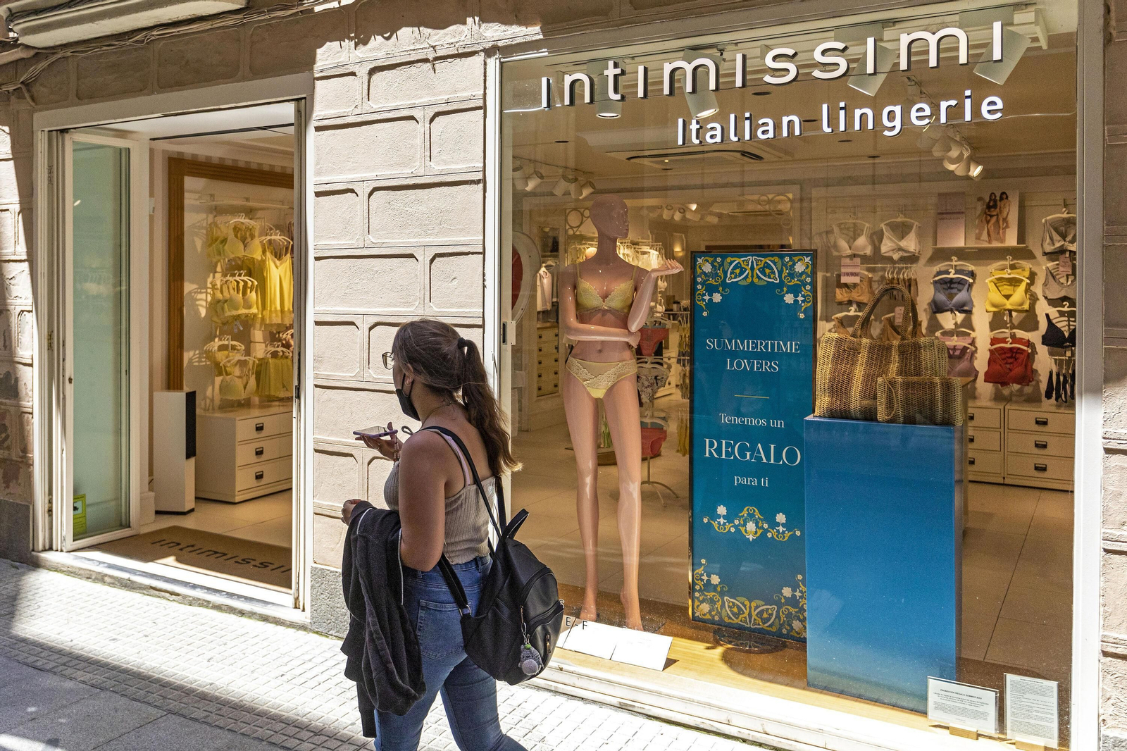 Columla y Ancha, imágenes de referentes del comercio en Cádiz