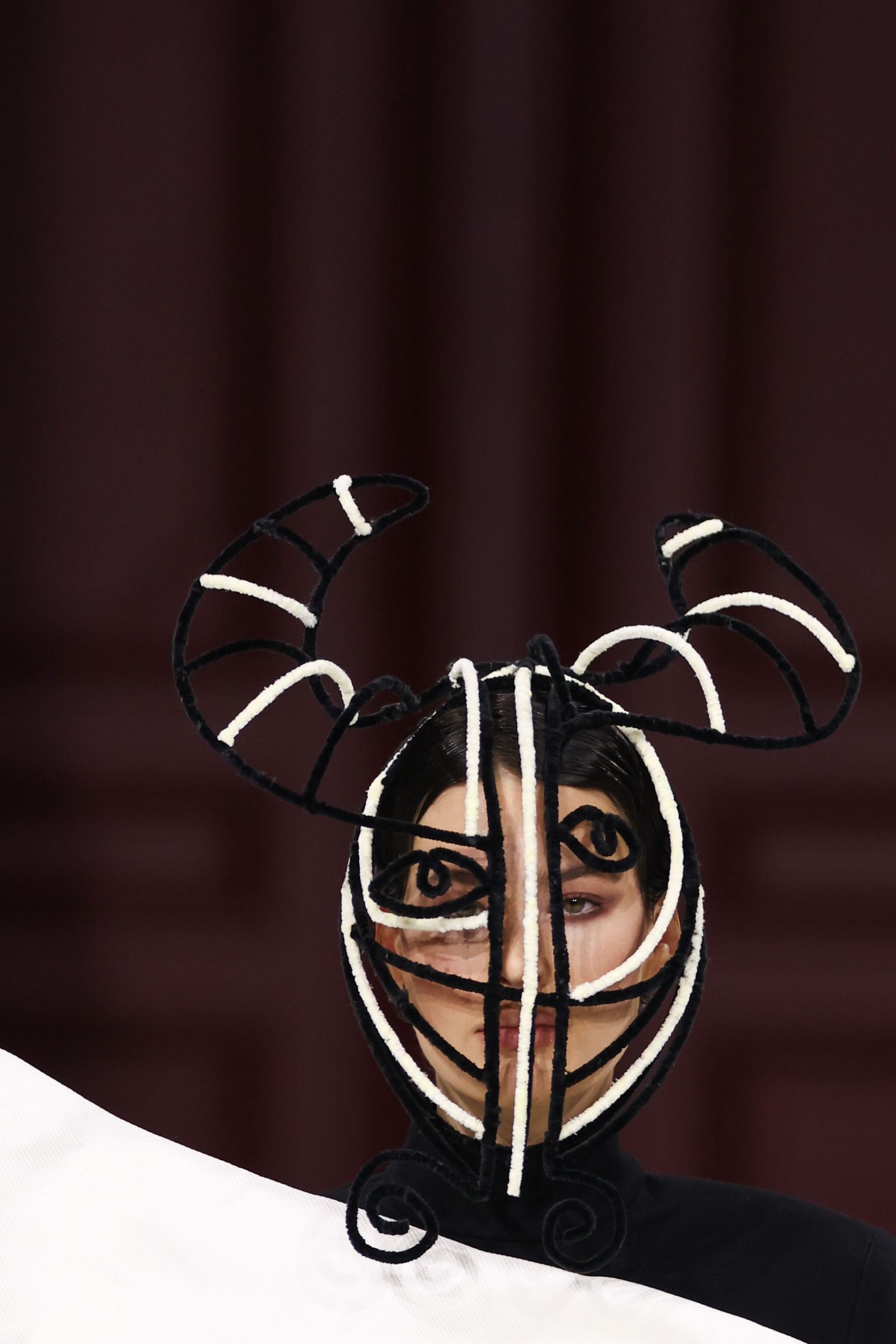 El desfile de la colección 'Fieras' de Juana Martín en París, en imágenes