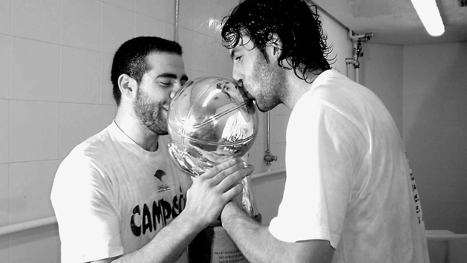 Carlos Cabezas y Berni Rodríguez, con el título de Liga.