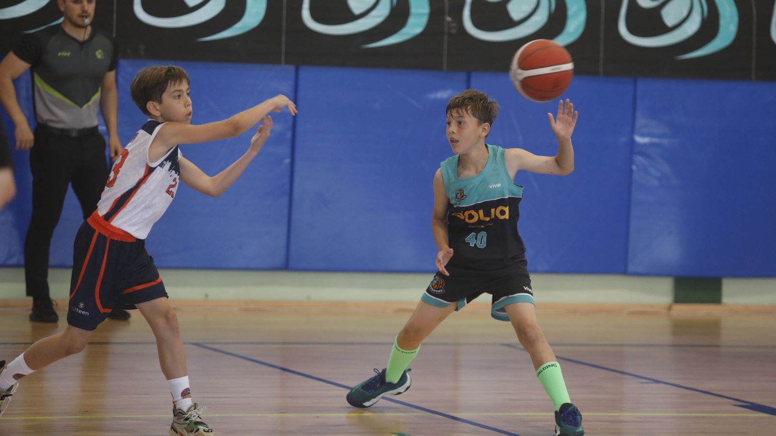 Las fotos de la primera jornada del Cadeba mini-masculino de La Línea